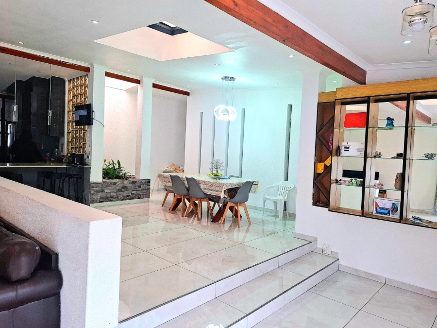 4 Bedroom Property for Sale in Welgelegen 3 Western Cape